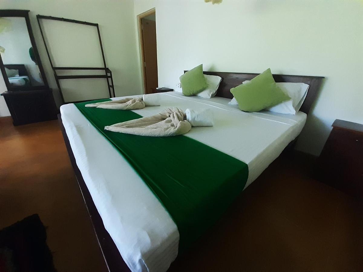 Bed and Breakfast Banana Rest Сигирия Экстерьер фото
