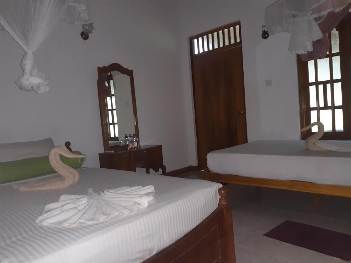 Bed and Breakfast Banana Rest Сигирия Экстерьер фото