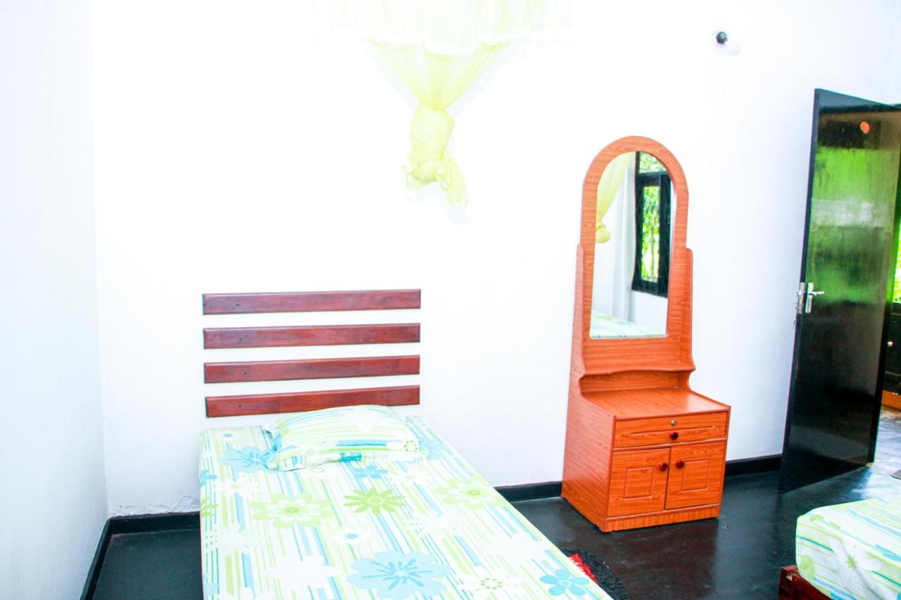 Bed and Breakfast Banana Rest Сигирия Экстерьер фото