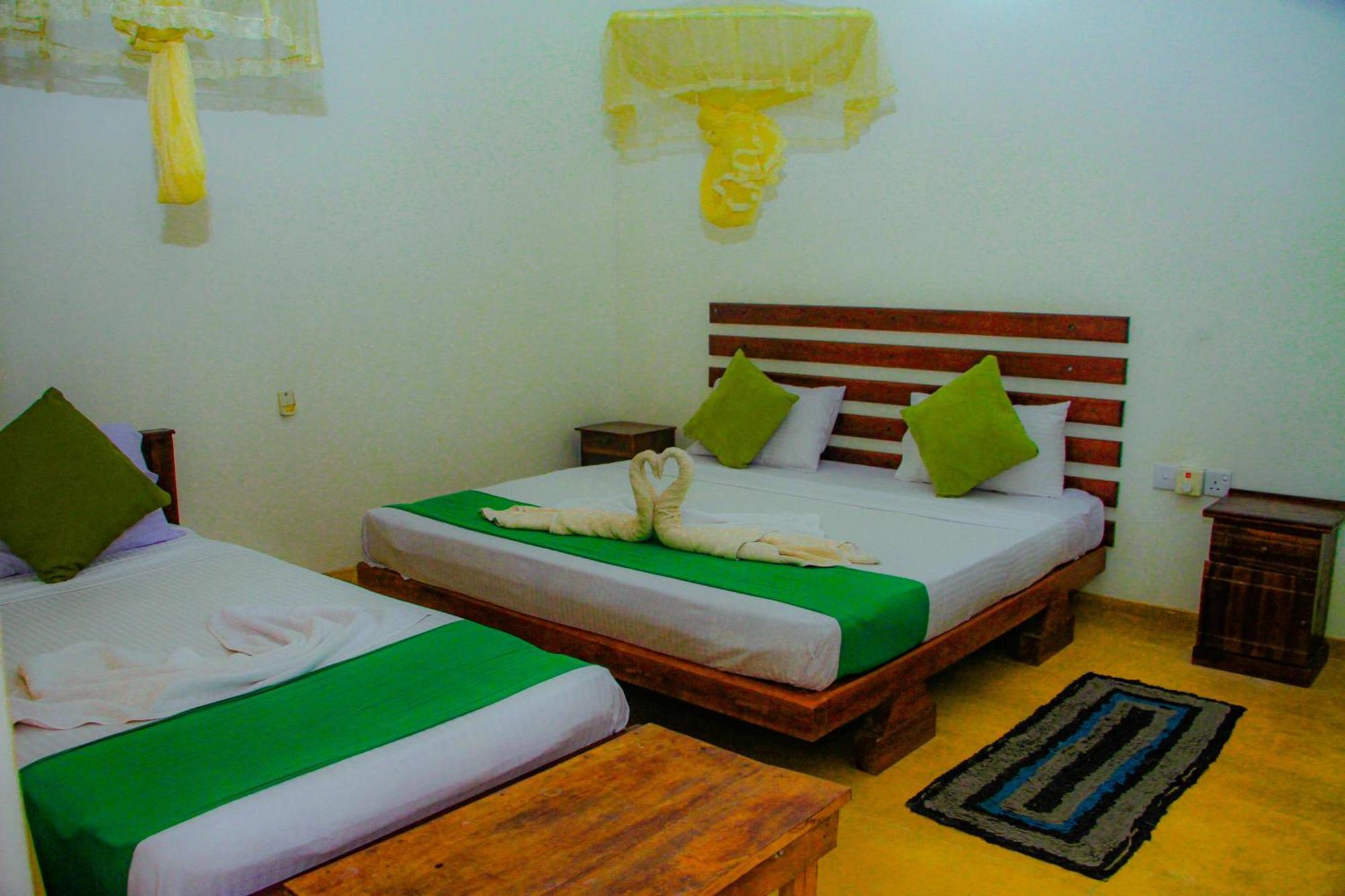 Bed and Breakfast Banana Rest Сигирия Экстерьер фото