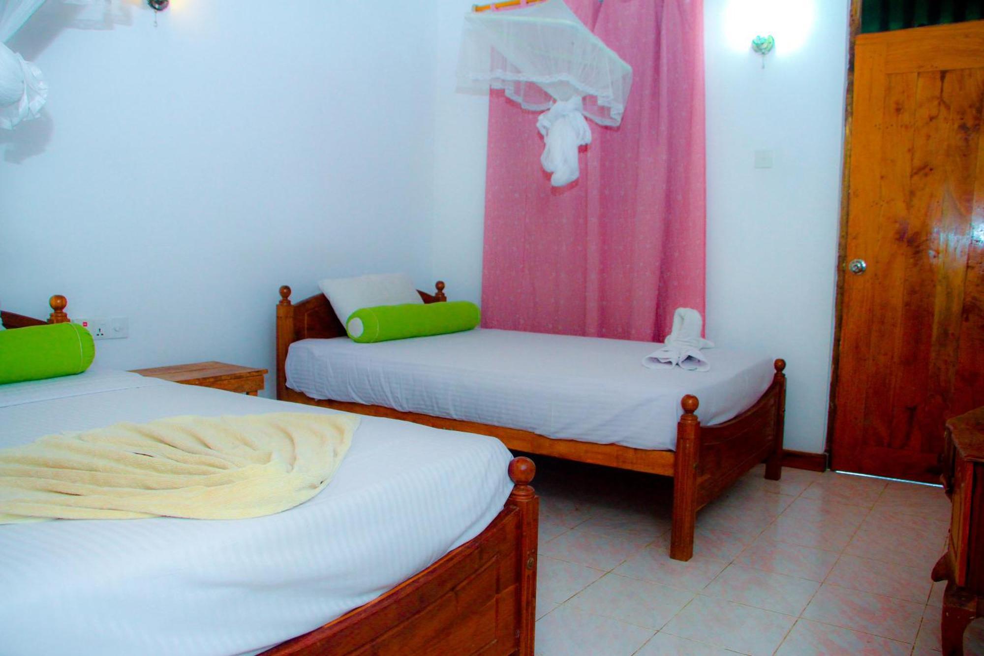 Bed and Breakfast Banana Rest Сигирия Экстерьер фото