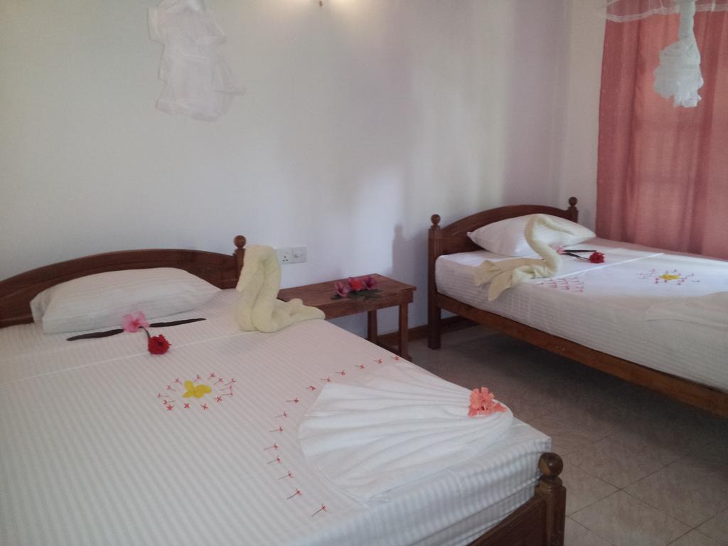 Bed and Breakfast Banana Rest Сигирия Экстерьер фото